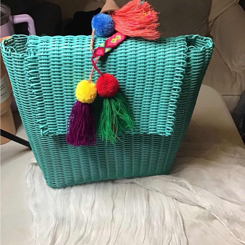 💕Woven backpack purse - Picture 2 of 6